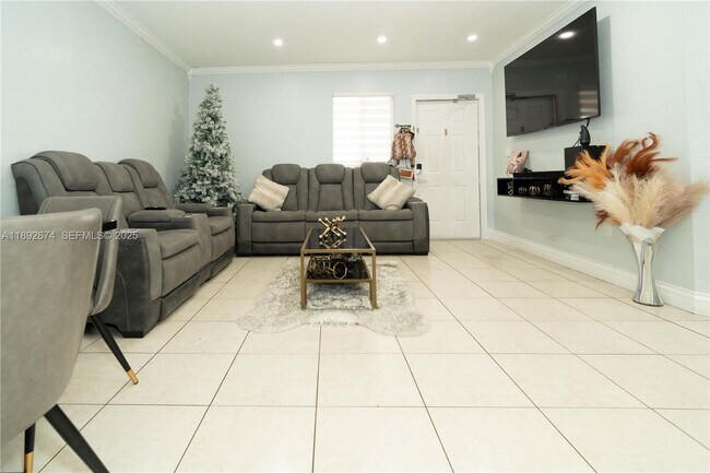 Building Photo - 298 E 3rd St