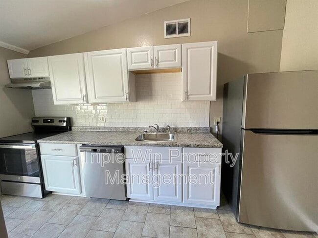 Building Photo - 410 Ridge Dr