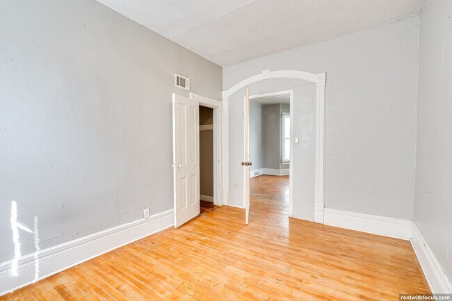 Building Photo - 218 E 8th St