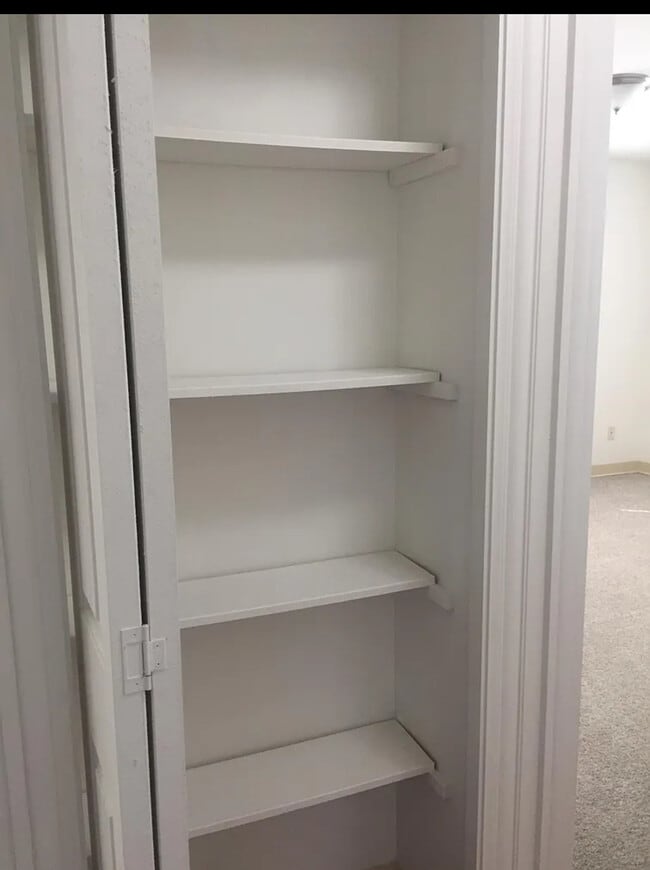 Building Photo - 2720 Hidden Dr