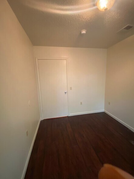 Building Photo - 656 Palisades Dr