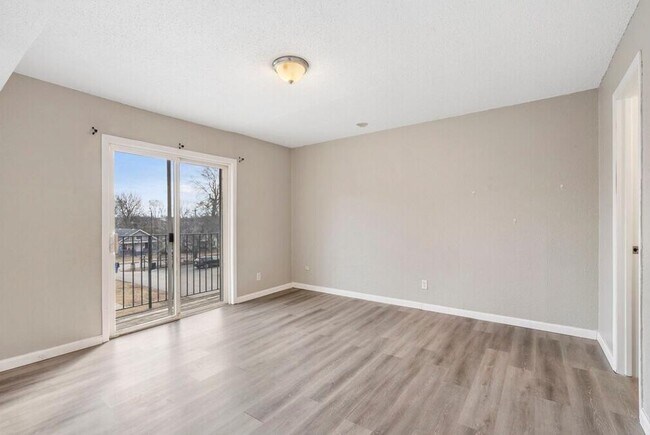 Building Photo - 865 S Douglas Ave