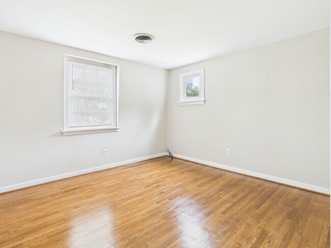 Building Photo - 1519 Chauncey Ln