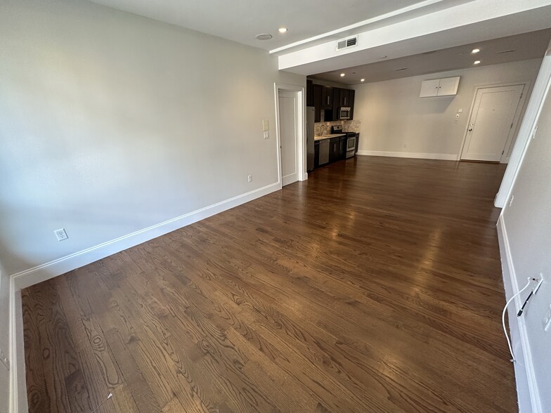 Building Photo - 303 D St