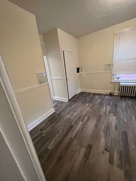 Building Photo - 27 S Locust St