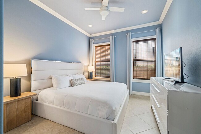 Building Photo - 815 Golden Bear Dr