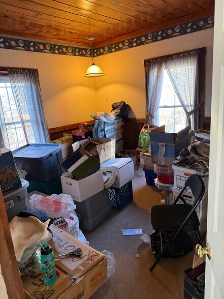 Building Photo - 298 Main St