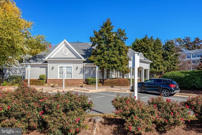 Building Photo - 12890 Fair Briar Ln
