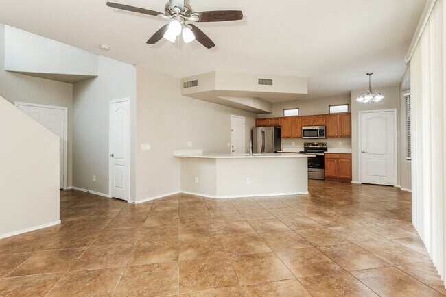 Building Photo - 9822 E Empress Ave