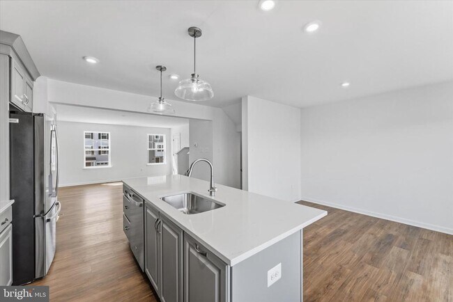 Building Photo - 505 Fontana Cir
