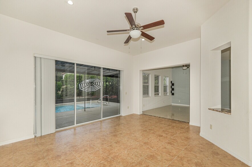 Sun Room / FL Room - 1896 N Ravenwood Pt
