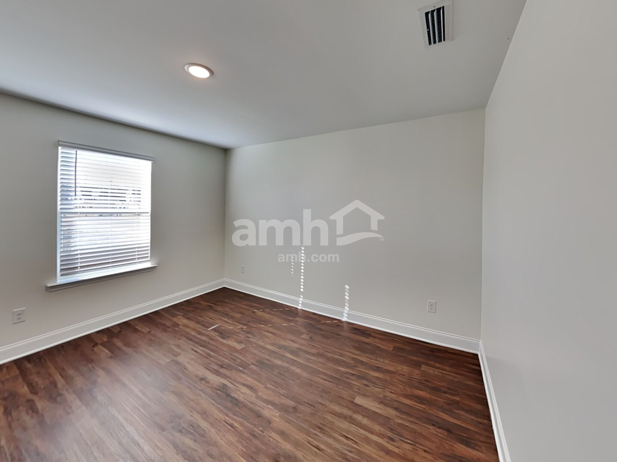 Building Photo - 15724 Thomas Rd