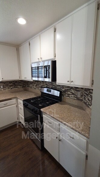 Building Photo - 29940 Evans Rd