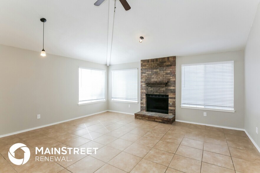 Building Photo - 304 Meadowglen Dr