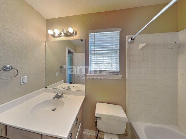 Building Photo - 403 Thunderbay Dr