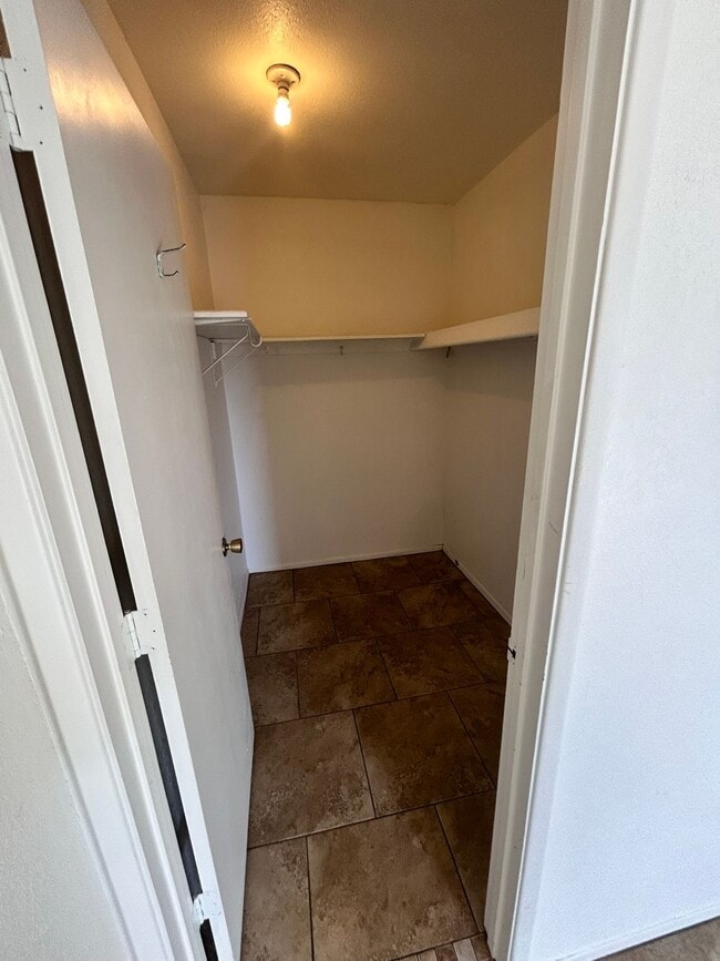 Building Photo - Cozy and convenient 2 bedroom home