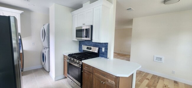 Building Photo - East Sac Charmer