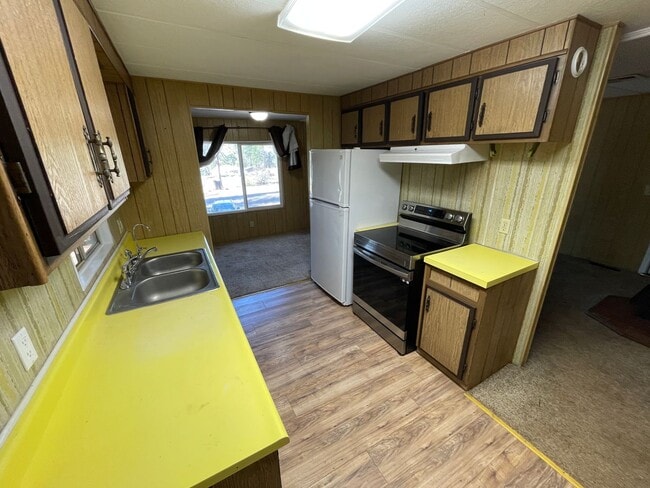 Building Photo - 2 Bedroom one bath Manufactured home on Cul De Sac