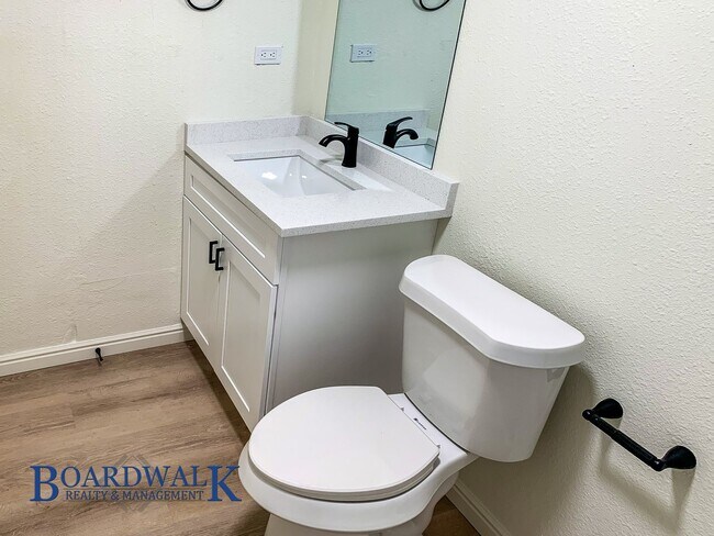 Building Photo - 1-Bedroom Home with Fenced Yard with fenced yard!