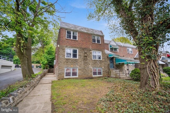 Building Photo - 2137 Bryn Mawr Ave