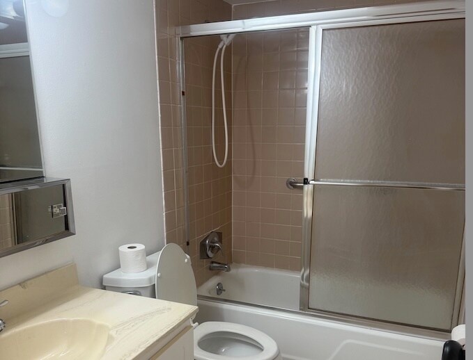 Hallway bathroom - 640 N Nova Rd