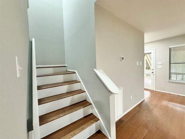 Building Photo - 22 Sawmill Grove Ln