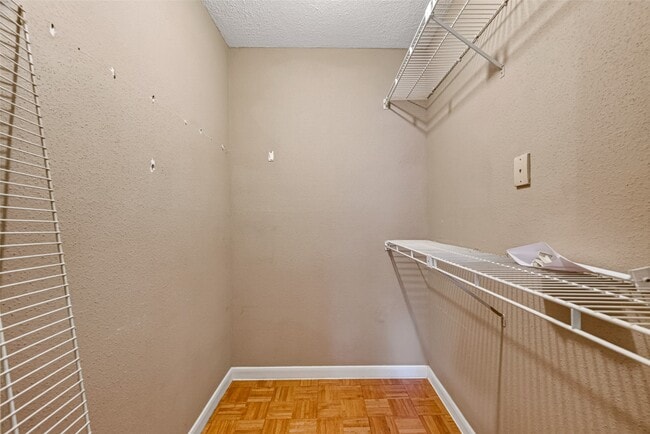 Building Photo - 1311 Antoine Dr