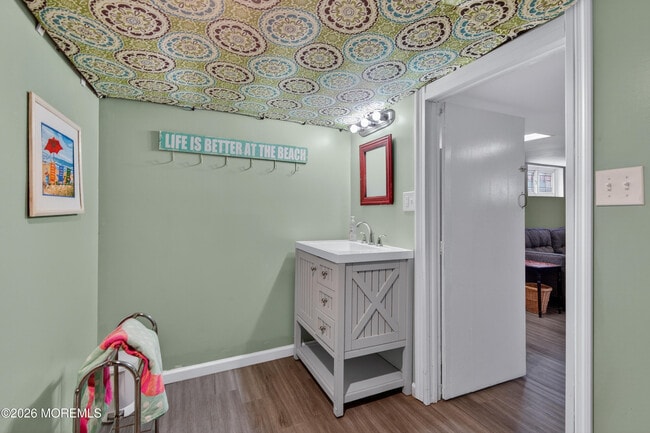 Building Photo - 211 Lareine Ave