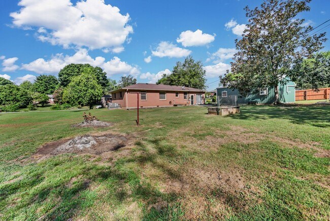 Building Photo - 504 Wren Rd