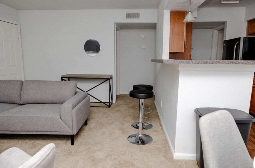 Building Photo - 1205 Ashleigh Dr