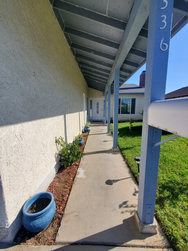 Building Photo - 336 Nueve Ct