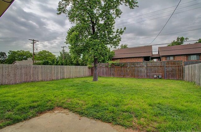 Building Photo - 48th Pl Duplex