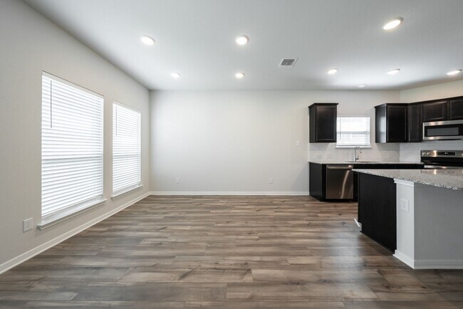 Building Photo - 4-Bedroom Temple Rental Near VA, Baylor Scott & White & Parks