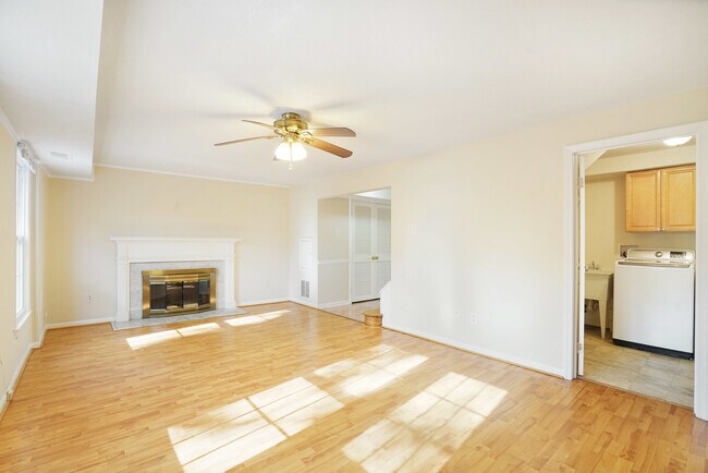 Building Photo - 4339 Cedarlake Ct