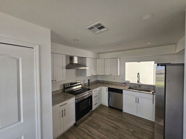 Building Photo - 1406 36th Ave