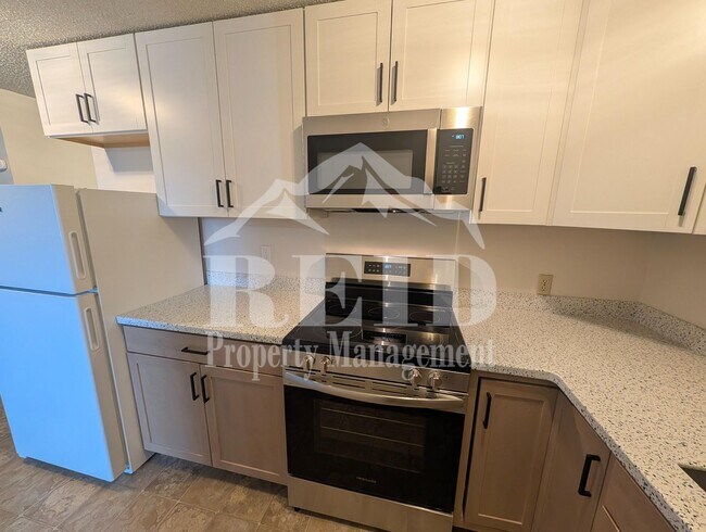 Building Photo - Illahee6056