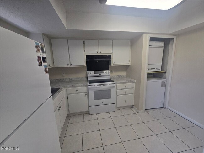 Building Photo - 3815 SE 15th Pl