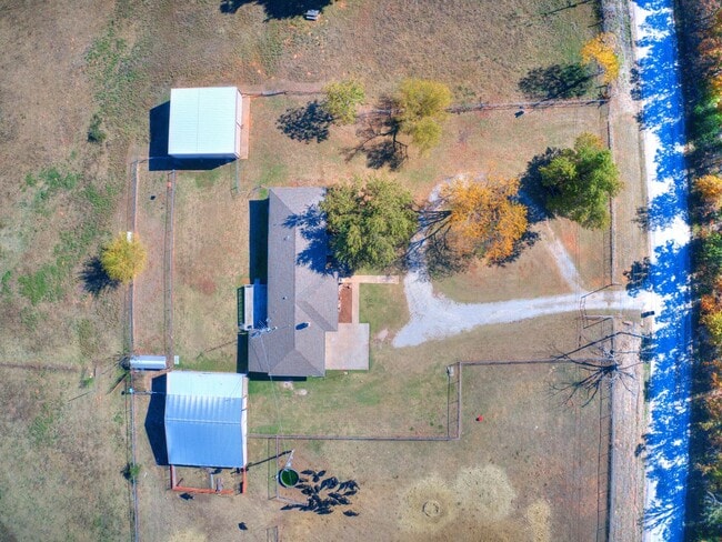 Building Photo - Beautiful 3 bed 2.5 bath home in the Country