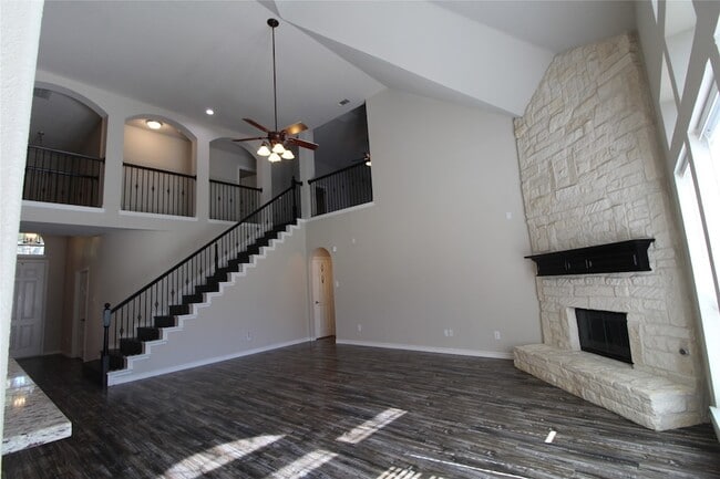 Building Photo - 15195 Shellwood Ln