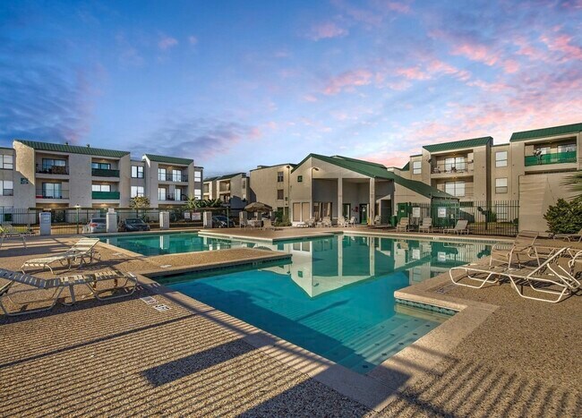 Building Photo - 2824 S Bartell Dr