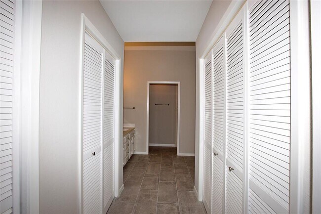 Building Photo - 12625 Memorial Dr