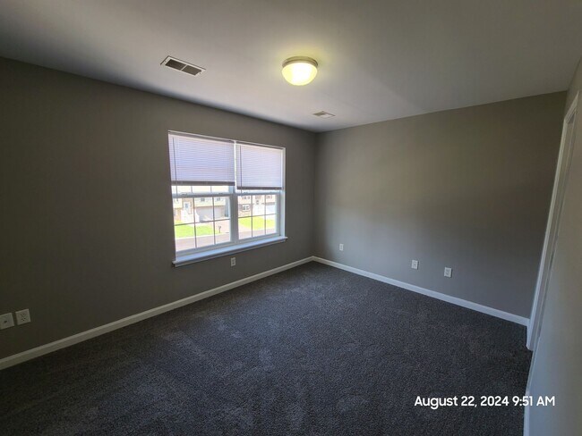 Building Photo - 370 Viewpoint Way