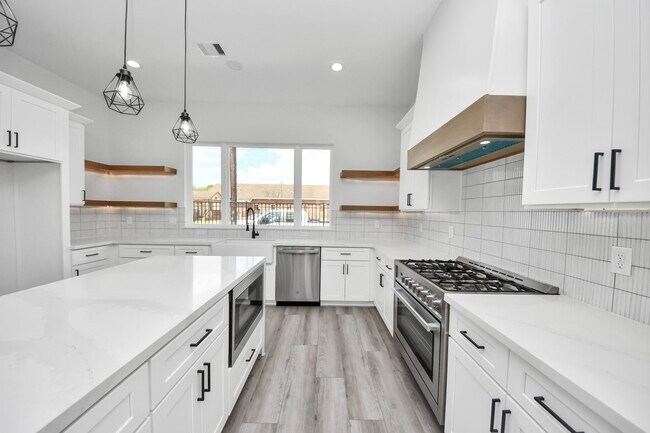 Building Photo - 1816 West St