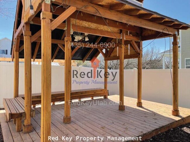 Building Photo - 1380 Single Family Home