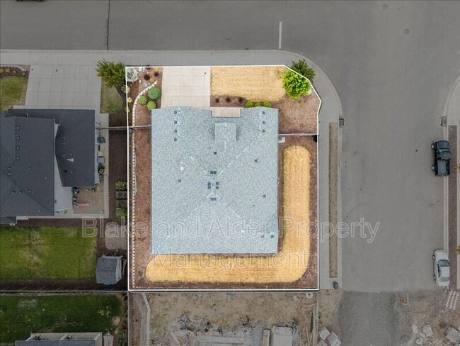Building Photo - 496 NW Cascade Mountain Dr
