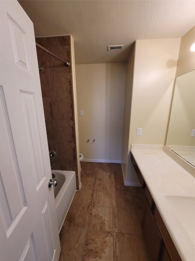Building Photo - 14202 Silver Hollow Ln