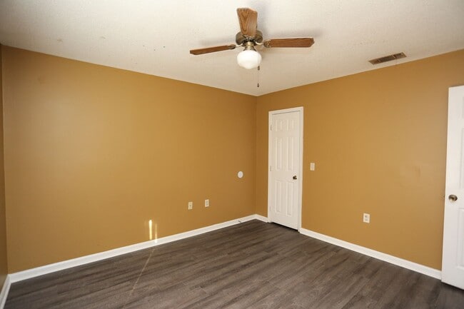 Building Photo - 2 Bedroom at Stadium Walk