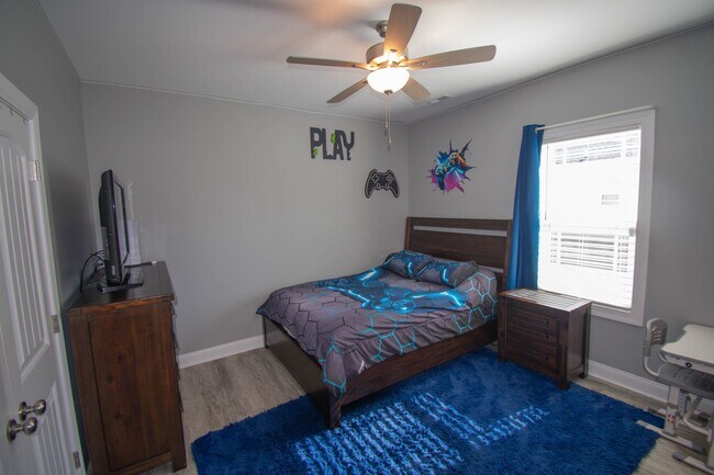 Building Photo - Coming Soon! 3 Bedroom 2.5 Bath - 25 Minutes from Camp Lejeune