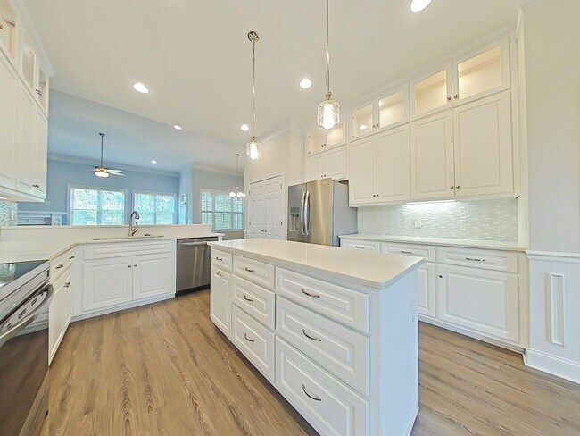 Building Photo - 924 Kate Dr