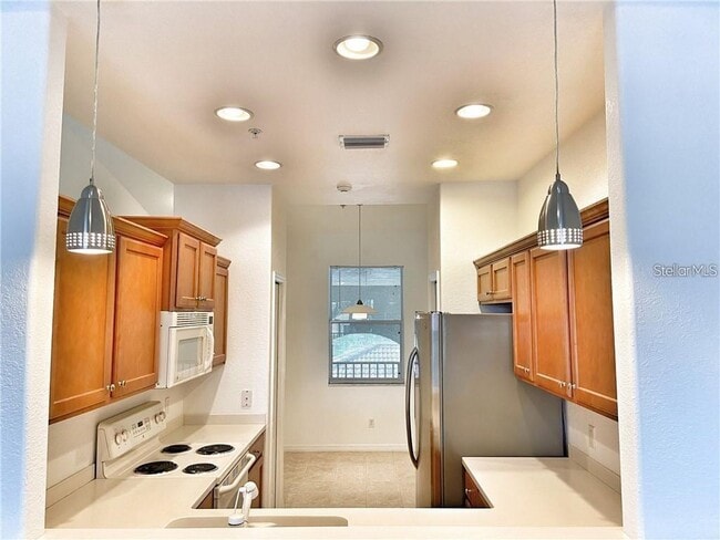 Building Photo - 915 Fairwaycove Ln